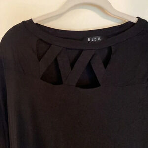 Cutout detail black long top‎